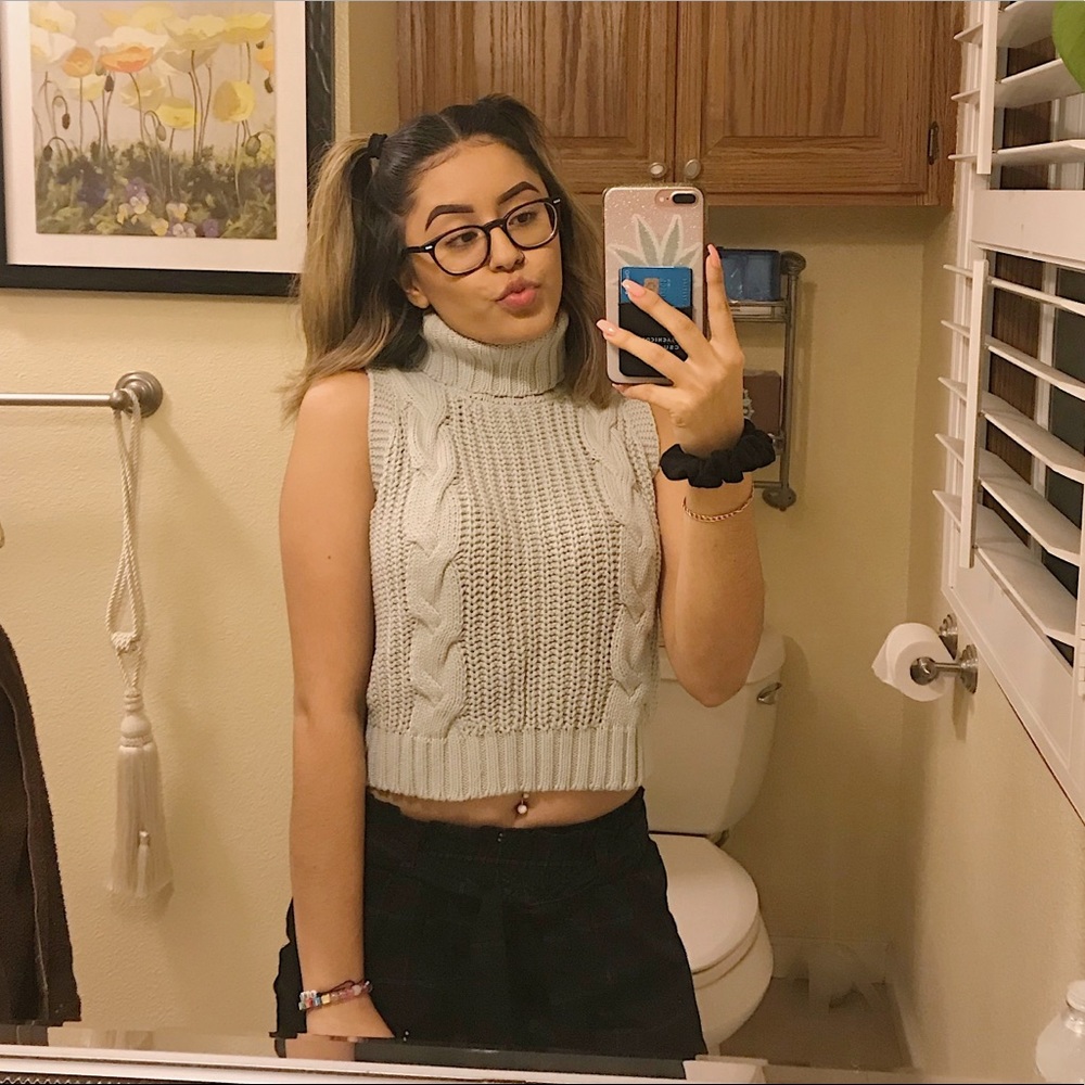 KENDALL AND KYLIE TURTLENECK SWEATER - Picture 2 of 2